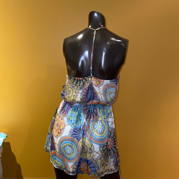 Vibrant design mini dress basically open back - Picture 2 of 6